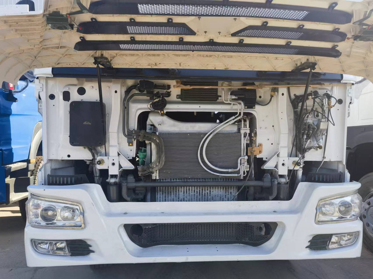 Sinotruk HOWO 371 Tractor - Tractor unit: picture 5 Sinotruk HOWO 371 Tractor - Tractor unit: picture 5