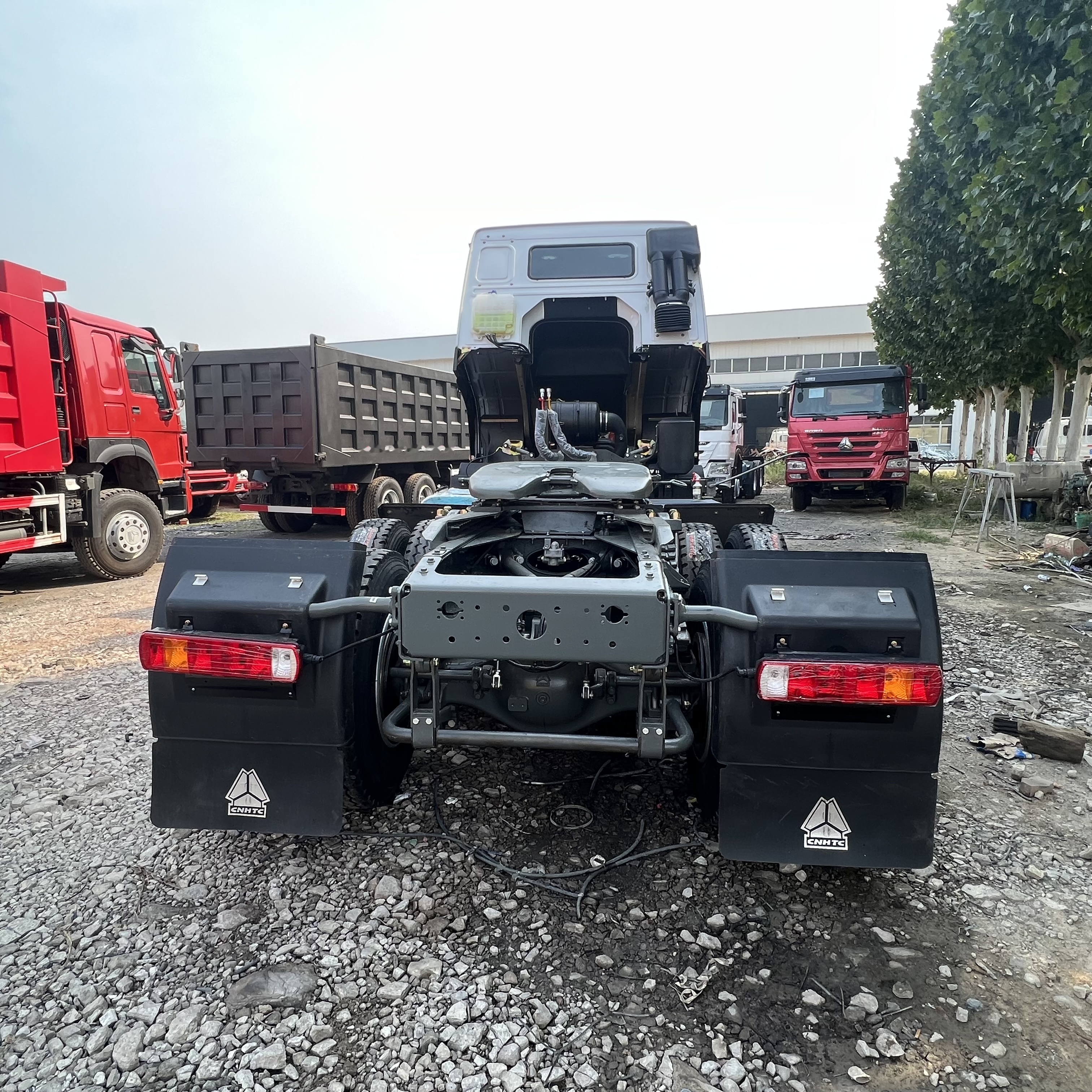 Sinotruk HOWO 371 Tractor - Tractor unit: picture 2 Sinotruk HOWO 371 Tractor - Tractor unit: picture 2
