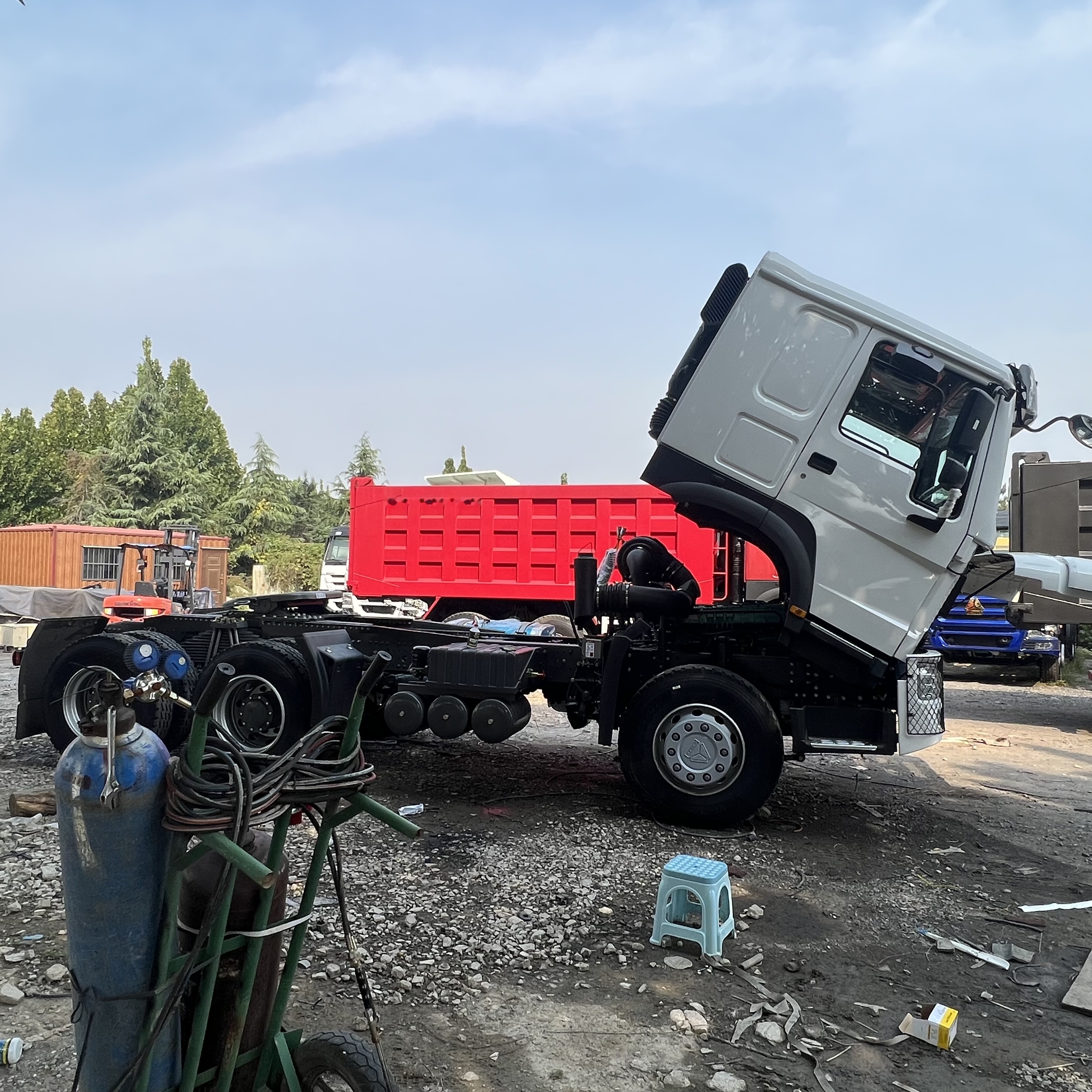 Sinotruk HOWO 371 Tractor - Tractor unit: picture 3 Sinotruk HOWO 371 Tractor - Tractor unit: picture 3