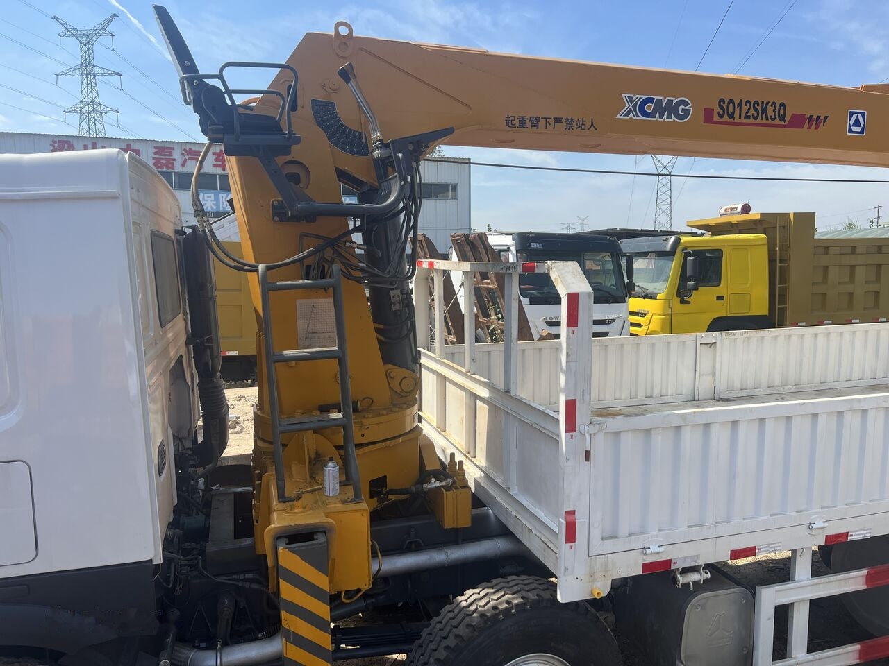 XCMG SQ12SK3Q Selfloader Truck - Truck mounted crane: picture 5 XCMG SQ12SK3Q Selfloader Truck - Truck mounted crane: picture 5