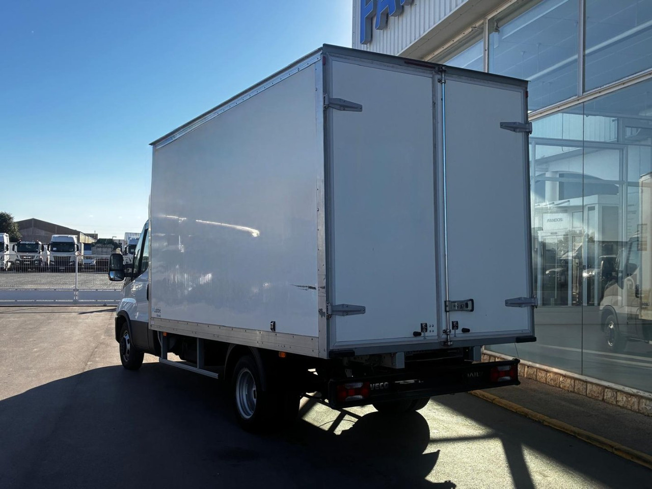 Caja cerrada IVECO 35C16 20m3 con puertas traseras - Closed box van: picture 4 Caja cerrada IVECO 35C16 20m3 con puertas traseras - Closed box van: picture 4