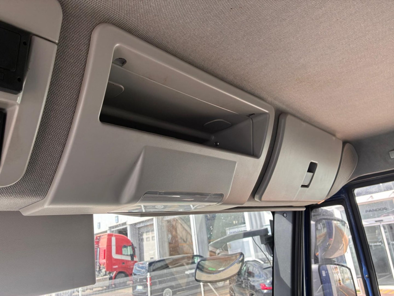 Box truck Caja cerrada IVECO Eurocargo ML 160 E25: picture 12 Box truck Caja cerrada IVECO Eurocargo ML 160 E25: picture 12