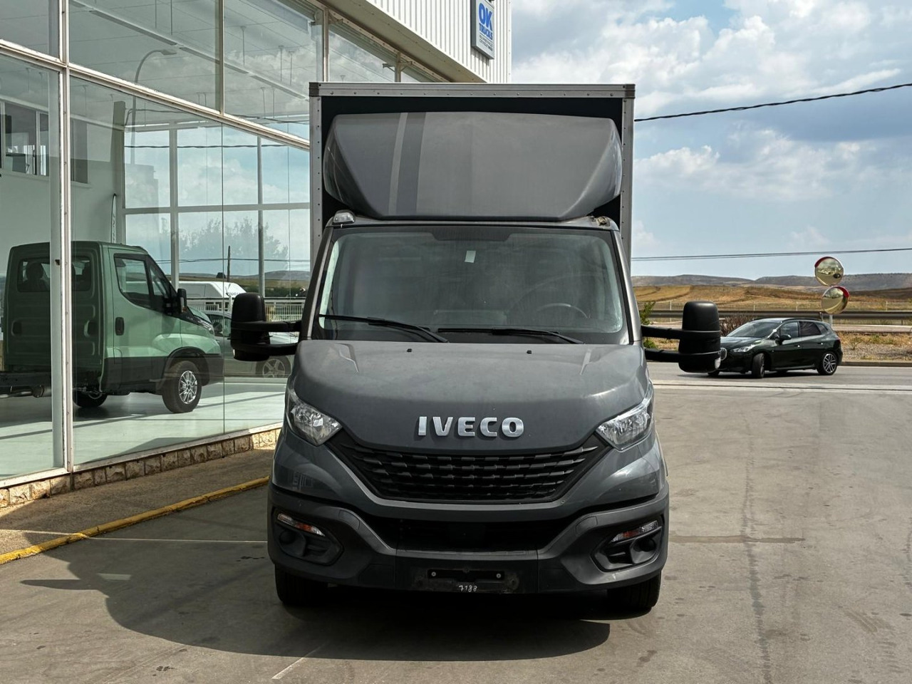 Caja cerrada con plataforma elevadora IVECO 35C16 20m3 - Closed box van: picture 2 Caja cerrada con plataforma elevadora IVECO 35C16 20m3 - Closed box van: picture 2
