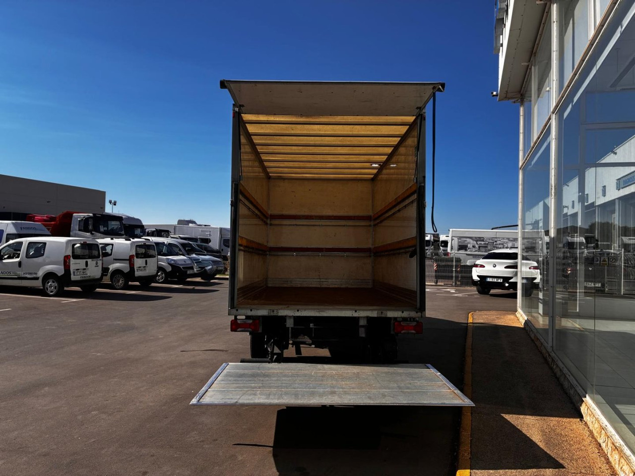 Caja cerrada con plataforma elevadora IVECO 35C16 20m3 - Closed box van: picture 5 Caja cerrada con plataforma elevadora IVECO 35C16 20m3 - Closed box van: picture 5