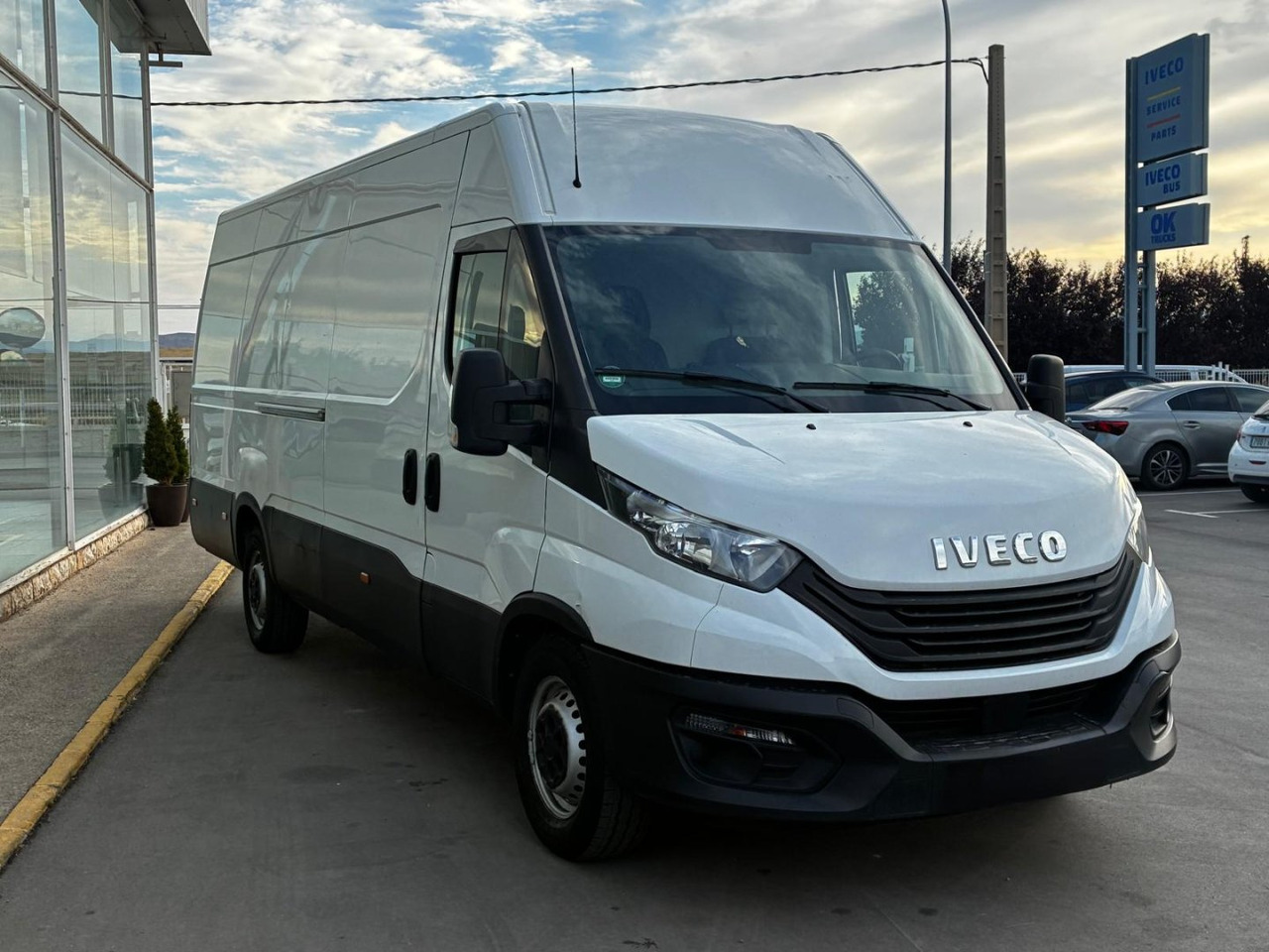 Furgón IVECO 35S14 V 16m3 - Panel van: picture 3 Furgón IVECO 35S14 V 16m3 - Panel van: picture 3