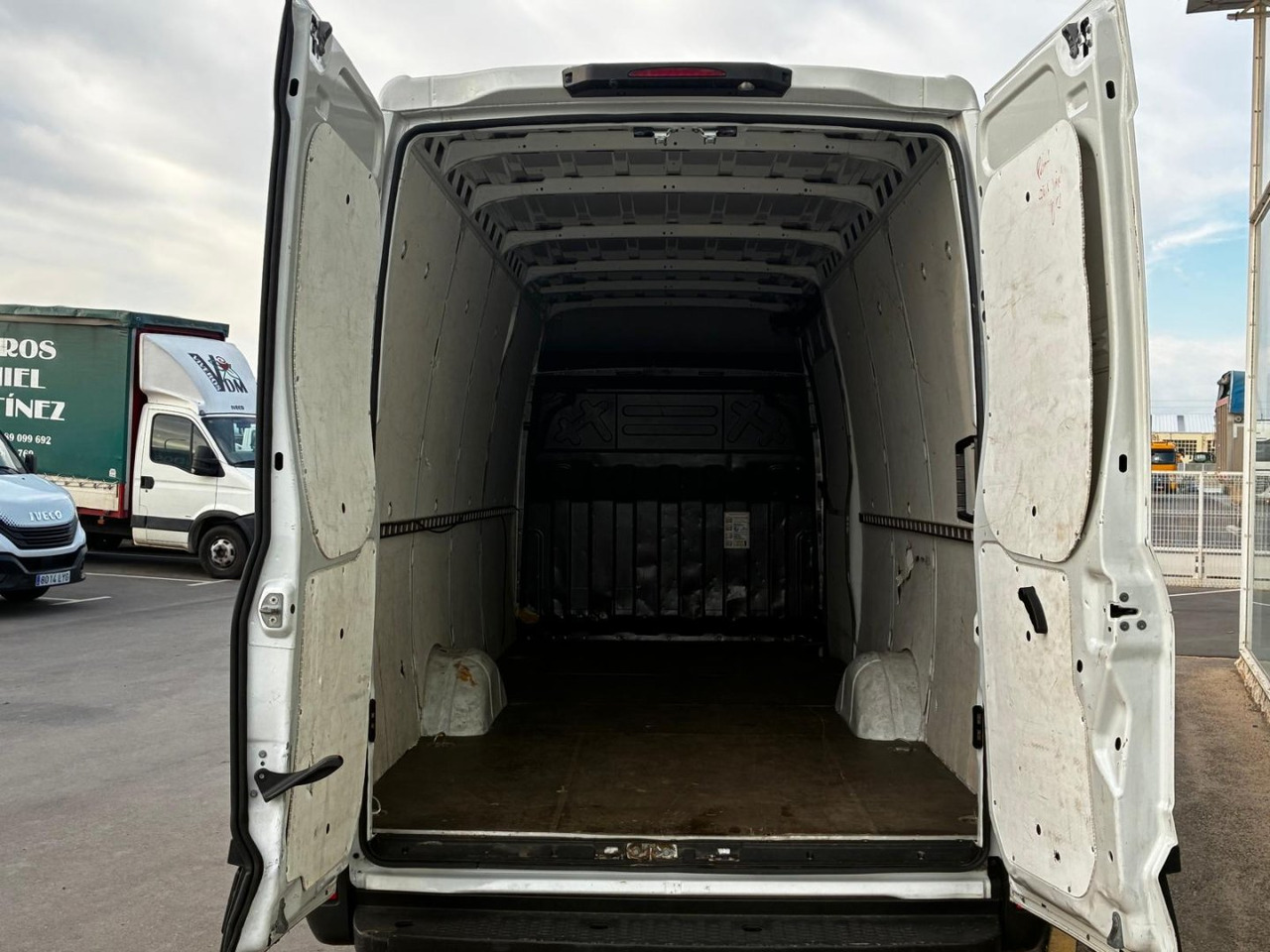 Furgón IVECO 35S14 V 16m3 - Panel van: picture 5 Furgón IVECO 35S14 V 16m3 - Panel van: picture 5