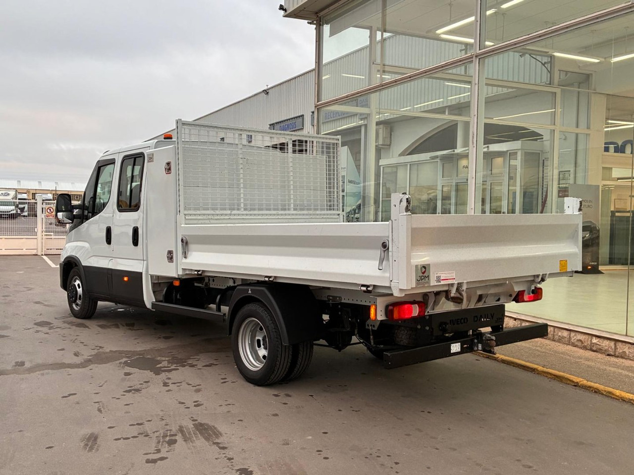 Volquete/Dumper IVECO 35C14 CAJA BASCULANTE DOBLE CABINA - Tipper van, Crew cab van: picture 4 Volquete/Dumper IVECO 35C14 CAJA BASCULANTE DOBLE CABINA - Tipper van, Crew cab van: picture 4