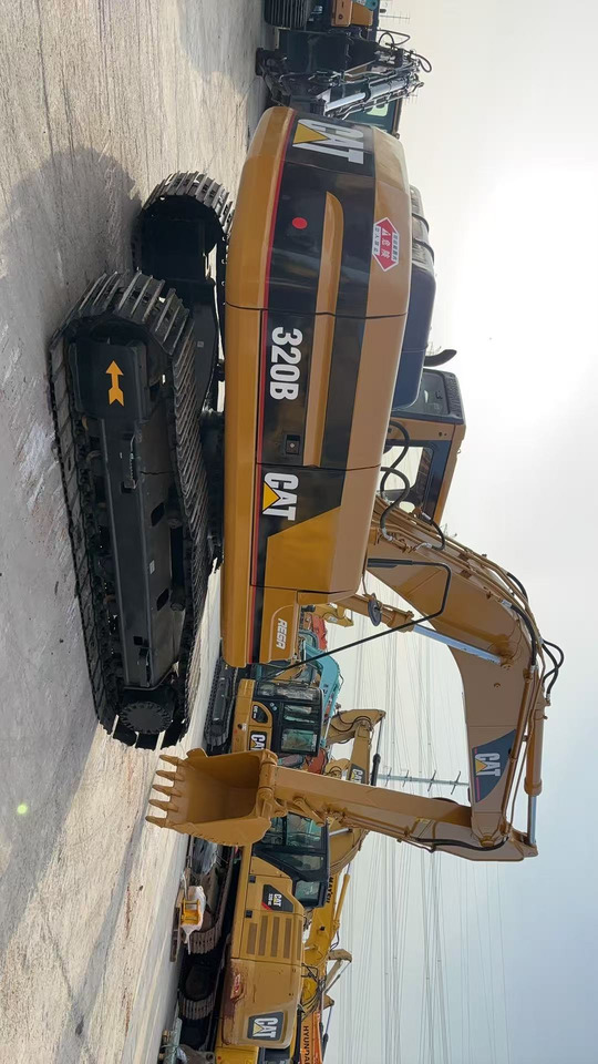 CAT 320BL - Crawler excavator: picture 3 CAT 320BL - Crawler excavator: picture 3