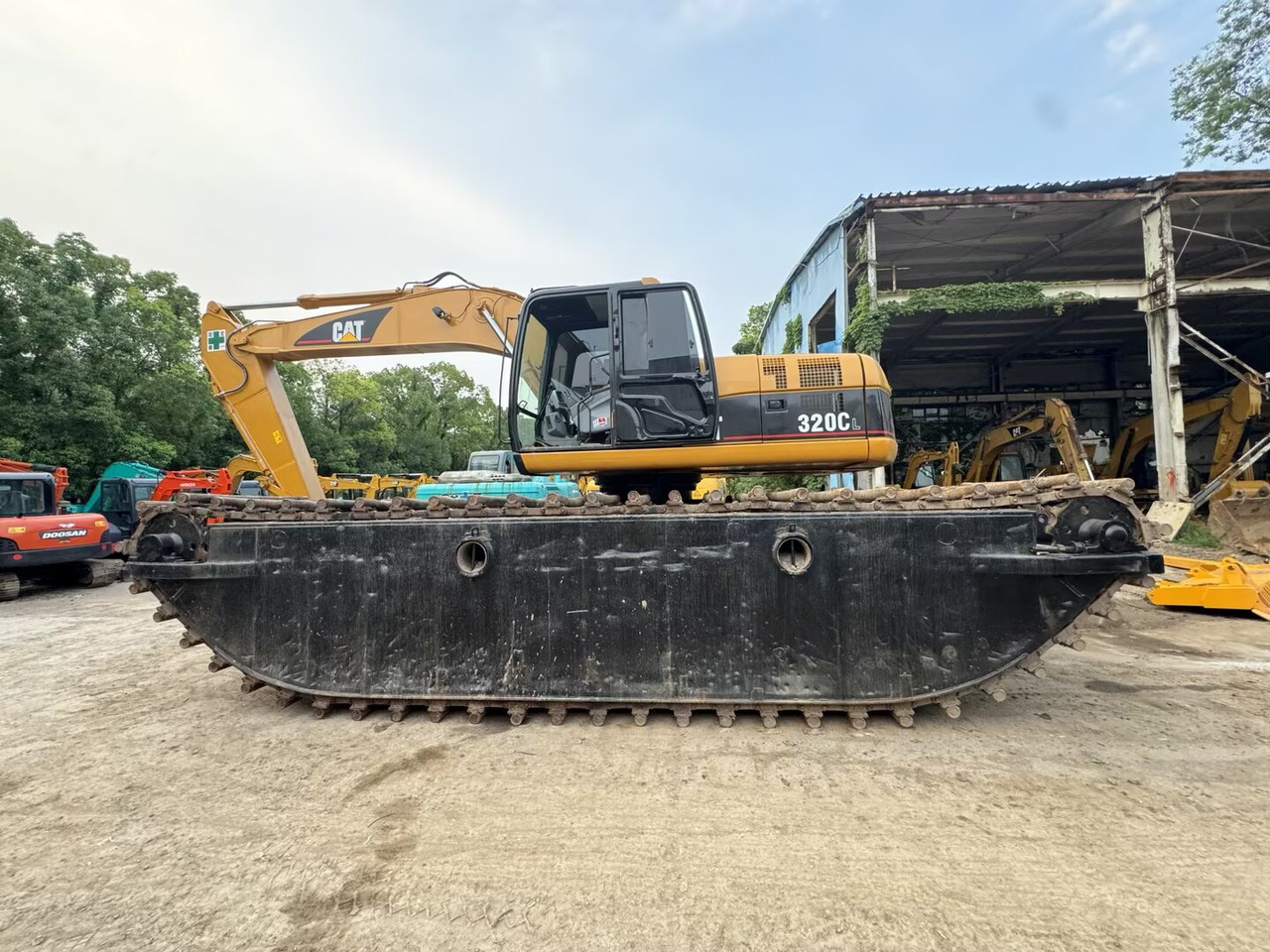CAT 320CL DREDGER 320 BL Customizable - Amphibious excavator: picture 1 CAT 320CL DREDGER 320 BL Customizable - Amphibious excavator: picture 1