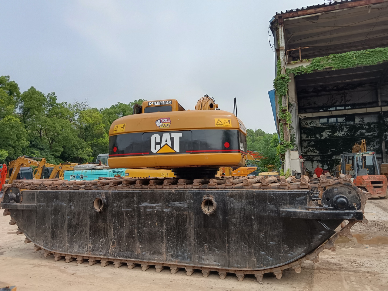 CAT 320CL DREDGER 320 BL Customizable - Amphibious excavator: picture 3 CAT 320CL DREDGER 320 BL Customizable - Amphibious excavator: picture 3