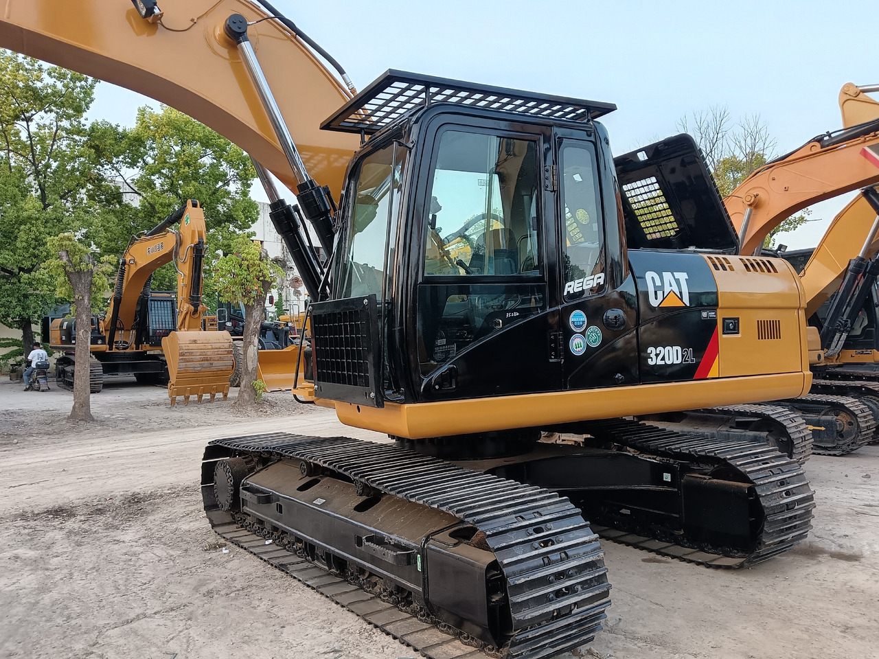 CAT 320D2L - Crawler excavator: picture 1 CAT 320D2L - Crawler excavator: picture 1