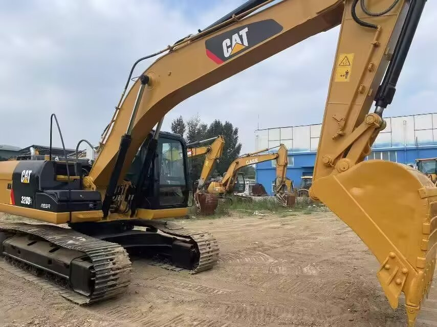 CATERPILLAR 320D2L - Crawler excavator: picture 2 CATERPILLAR 320D2L - Crawler excavator: picture 2