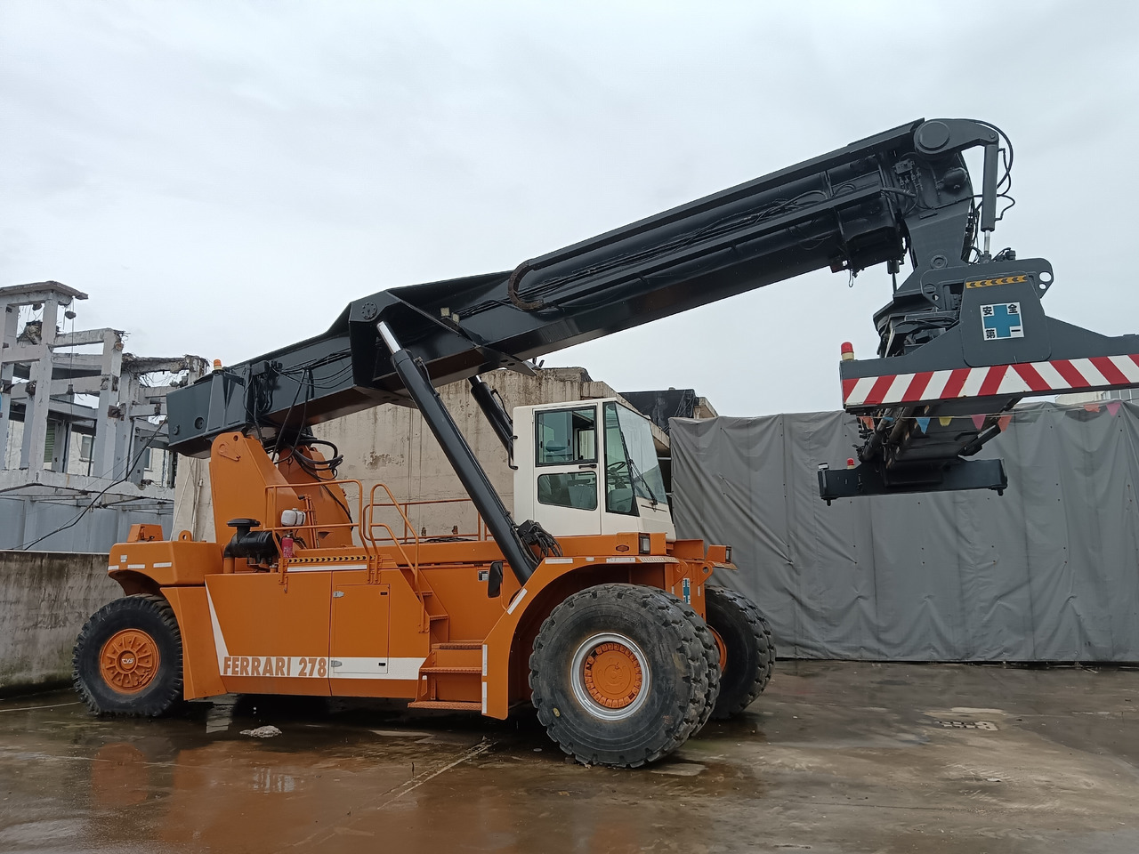 CVS FERRARRI 278 Ferrarri F278.6 - Reach stacker: picture 1 CVS FERRARRI 278 Ferrarri F278.6 - Reach stacker: picture 1