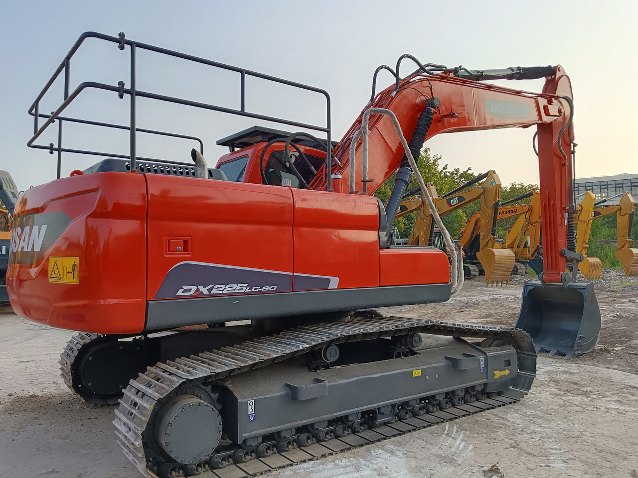 DOOSAN DX225 LC - 9C DX 225 LCA DX300 DX340 - Crawler excavator: picture 1 DOOSAN DX225 LC - 9C DX 225 LCA DX300 DX340 - Crawler excavator: picture 1