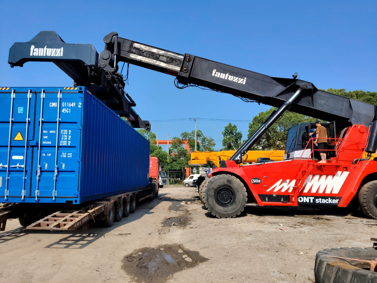 FANTUZZI CS45KM 45 ton - Reach stacker: picture 1 FANTUZZI CS45KM 45 ton - Reach stacker: picture 1
