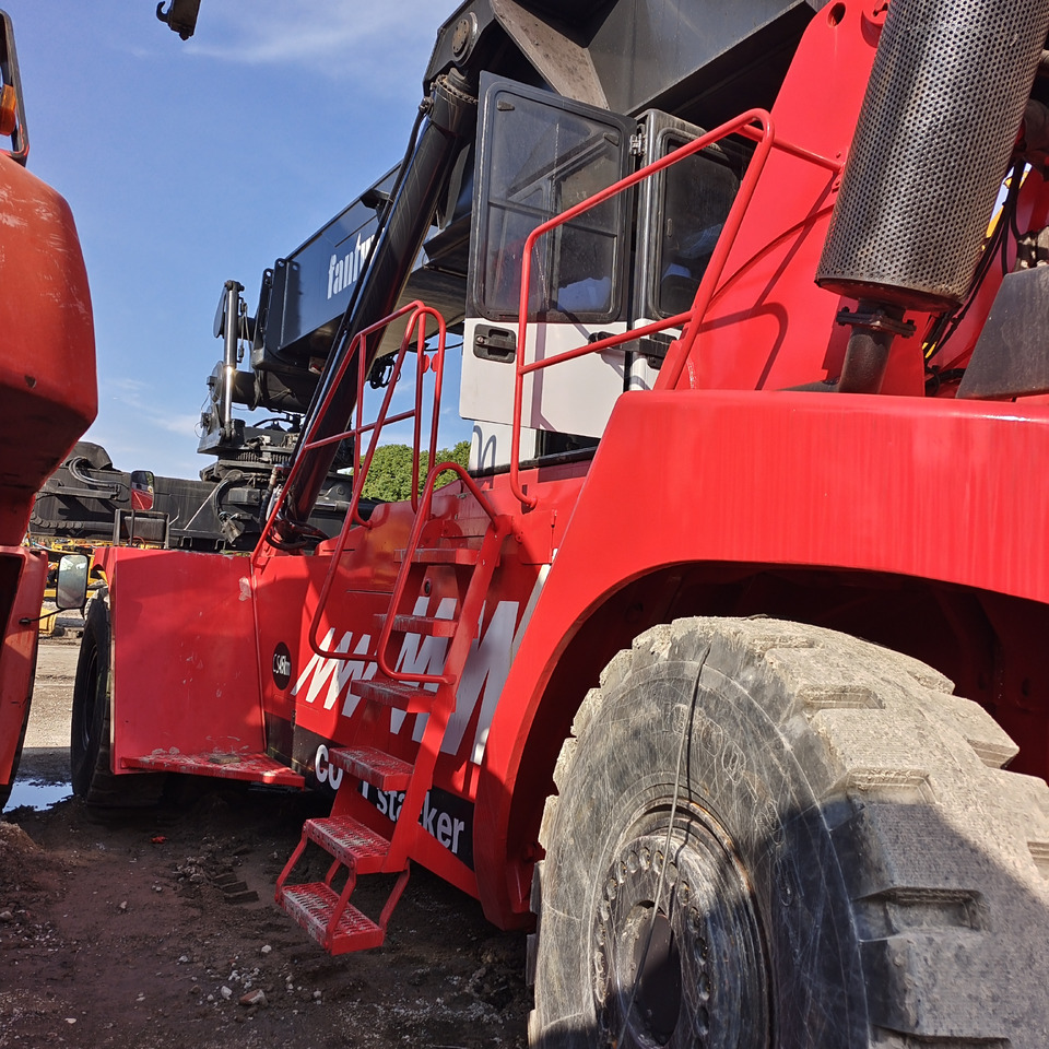 FANTUZZI CS45KMHD 45 TON - Reach stacker: picture 4 FANTUZZI CS45KMHD 45 TON - Reach stacker: picture 4