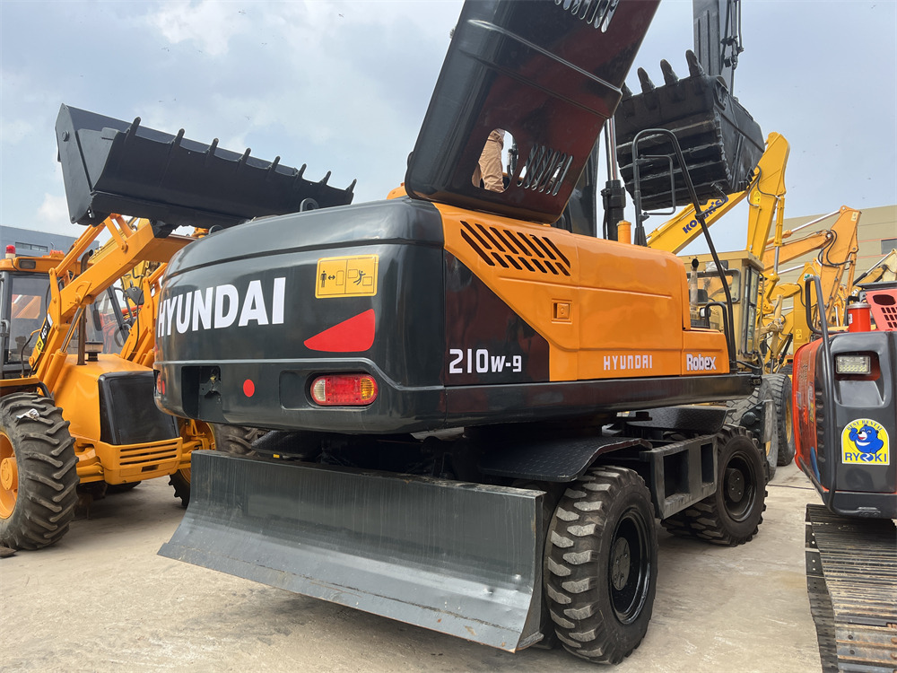 HYUNDAI 210W-9S 210W-9T - Wheel excavator: picture 1 HYUNDAI 210W-9S 210W-9T - Wheel excavator: picture 1