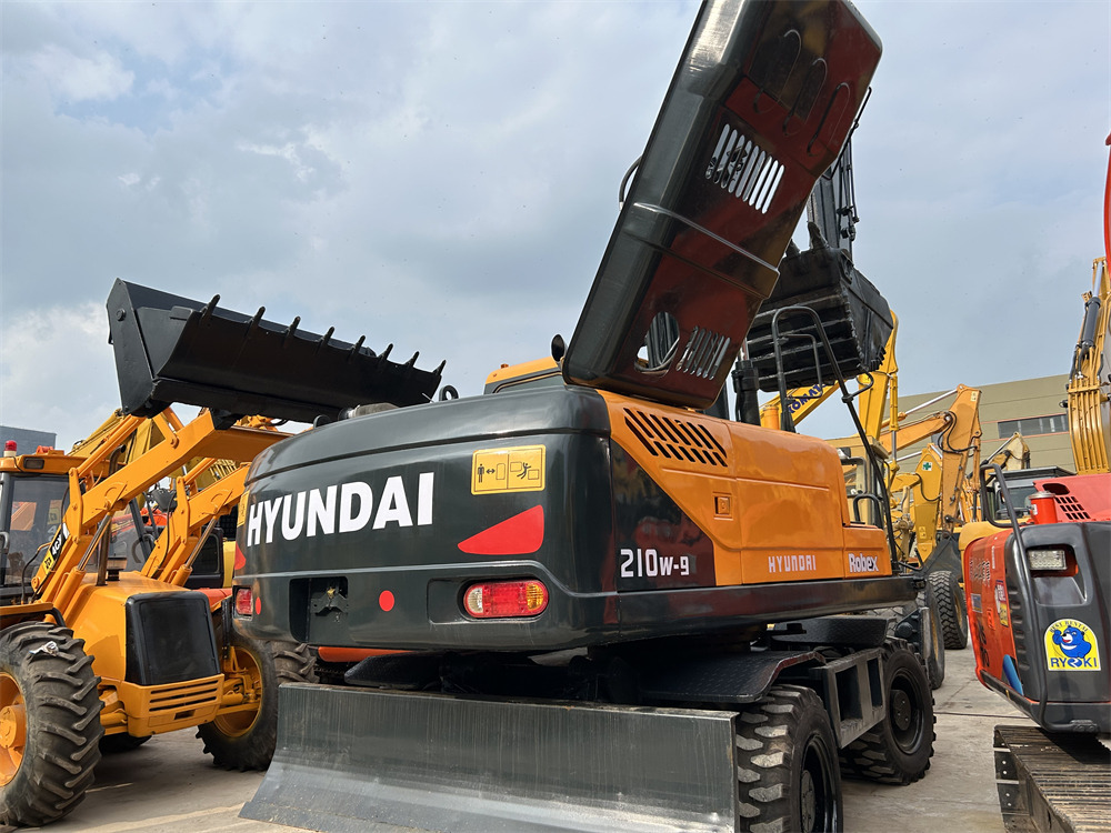 HYUNDAI 210W-9S - Wheel excavator: picture 2 HYUNDAI 210W-9S - Wheel excavator: picture 2