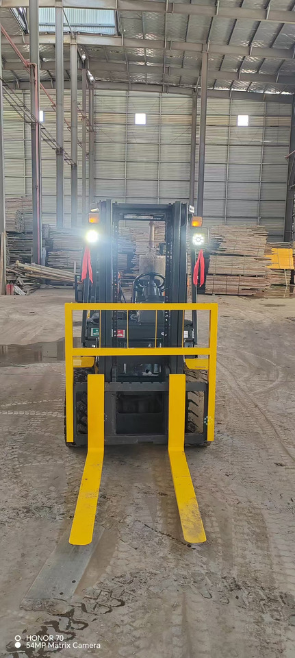 KOMATSU FD 30 - Diesel forklift: picture 5 KOMATSU FD 30 - Diesel forklift: picture 5