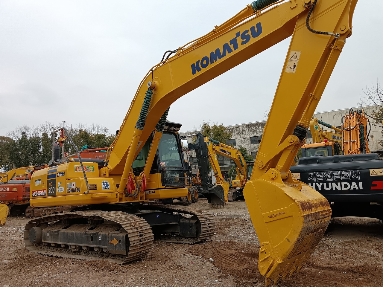 KOMATSU PC200-8 - Crawler excavator: picture 2 KOMATSU PC200-8 - Crawler excavator: picture 2