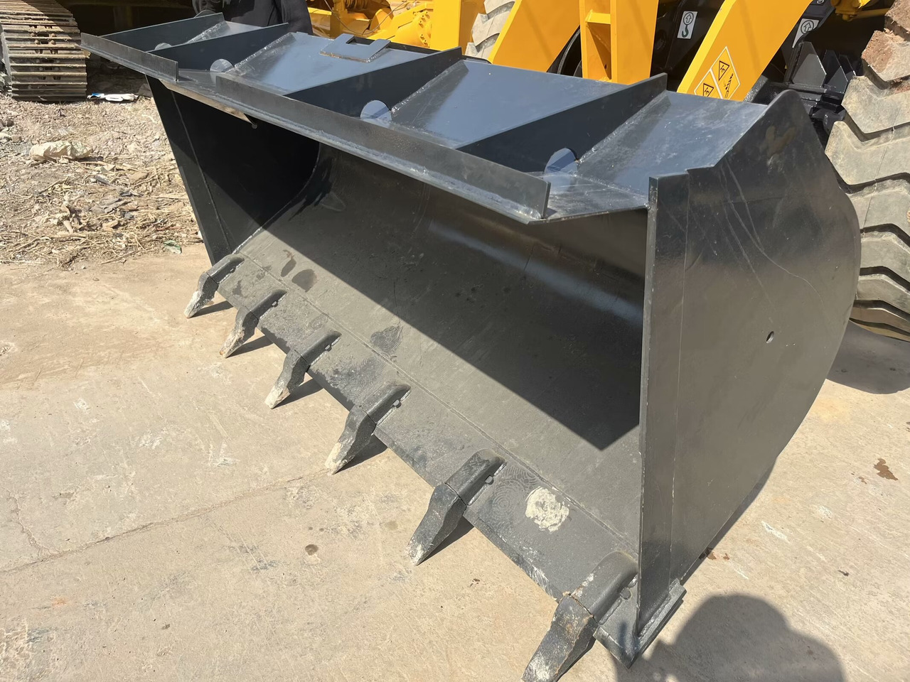 LIUGONG CLG 835 - Wheel loader: picture 4 LIUGONG CLG 835 - Wheel loader: picture 4