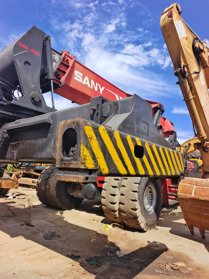 SANY SRSC45C23 45 TON - Reach stacker: picture 3 SANY SRSC45C23 45 TON - Reach stacker: picture 3