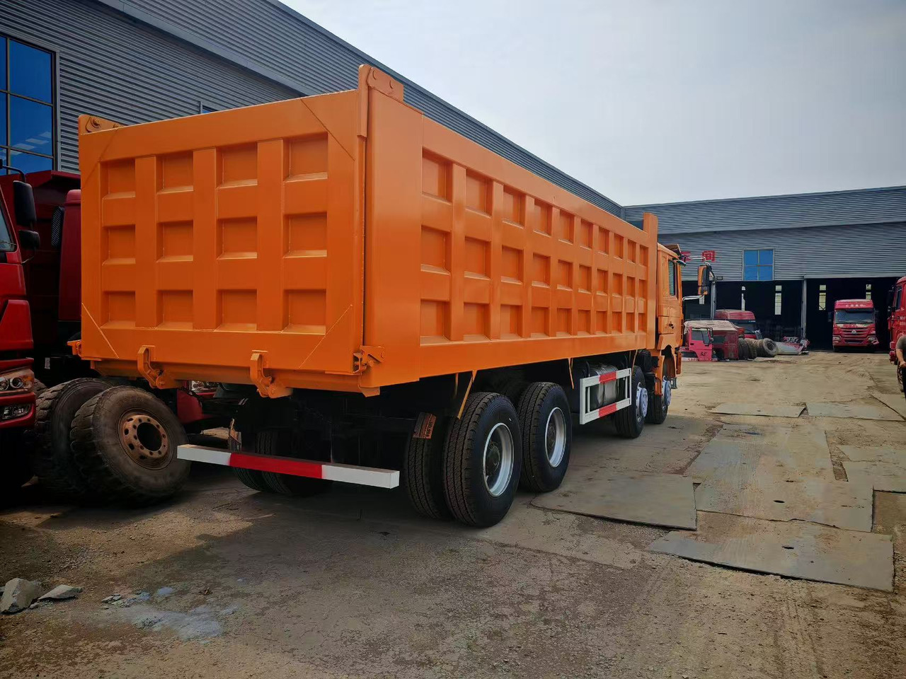 SHACMAN F3000 8*4 DUMP TRUCK - Tipper: picture 4 SHACMAN F3000 8*4 DUMP TRUCK - Tipper: picture 4