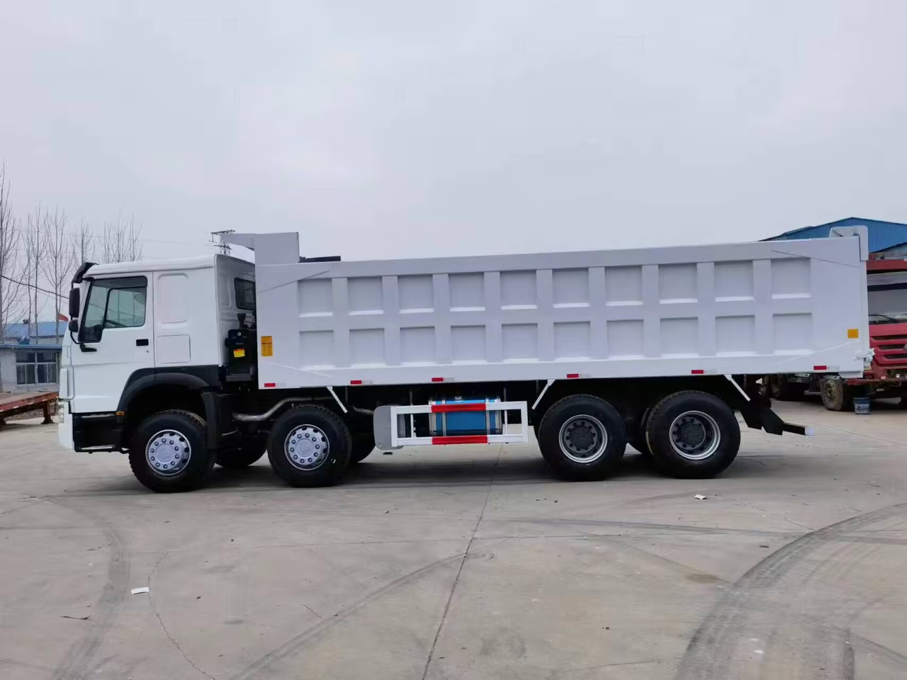 SINOTRUK 371 375 380 400 420 HP 8*4 6*4 - Tipper: picture 3 SINOTRUK 371 375 380 400 420 HP 8*4 6*4 - Tipper: picture 3