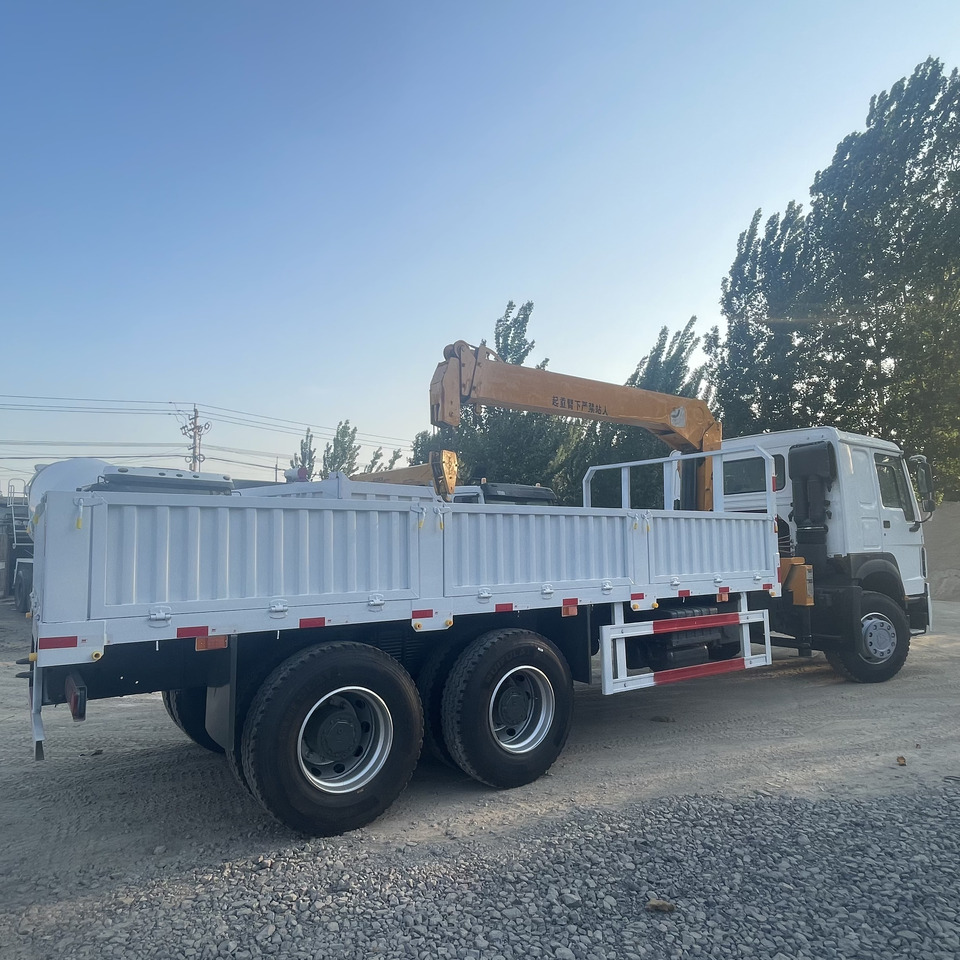 SINOTRUK 8-ton truck-mounted crane HOWO CNHTC - Crane truck: picture 1 SINOTRUK 8-ton truck-mounted crane HOWO CNHTC - Crane truck: picture 1