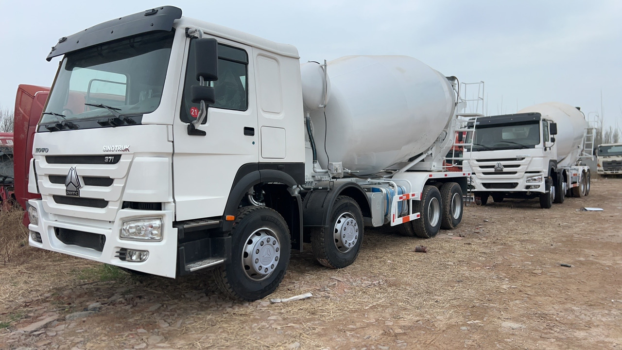 SINOTRUK HOWO 371 16 CBM 8*4 12 Tires - Concrete mixer truck: picture 5 SINOTRUK HOWO 371 16 CBM 8*4 12 Tires - Concrete mixer truck: picture 5