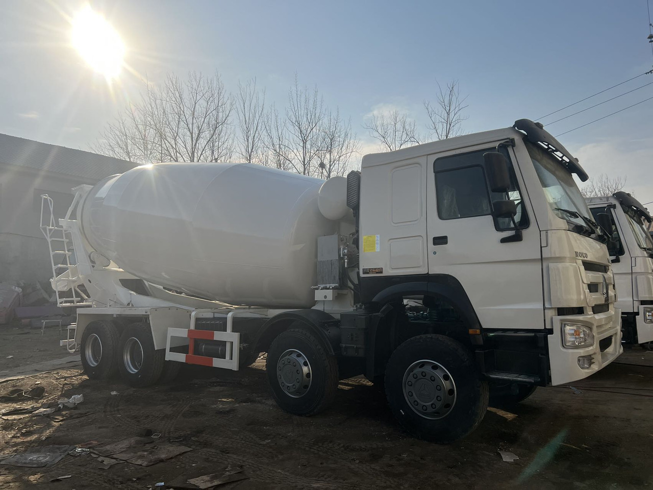 SINOTRUK HOWO 371HP 16CMB - Concrete mixer truck: picture 3 SINOTRUK HOWO 371HP 16CMB - Concrete mixer truck: picture 3