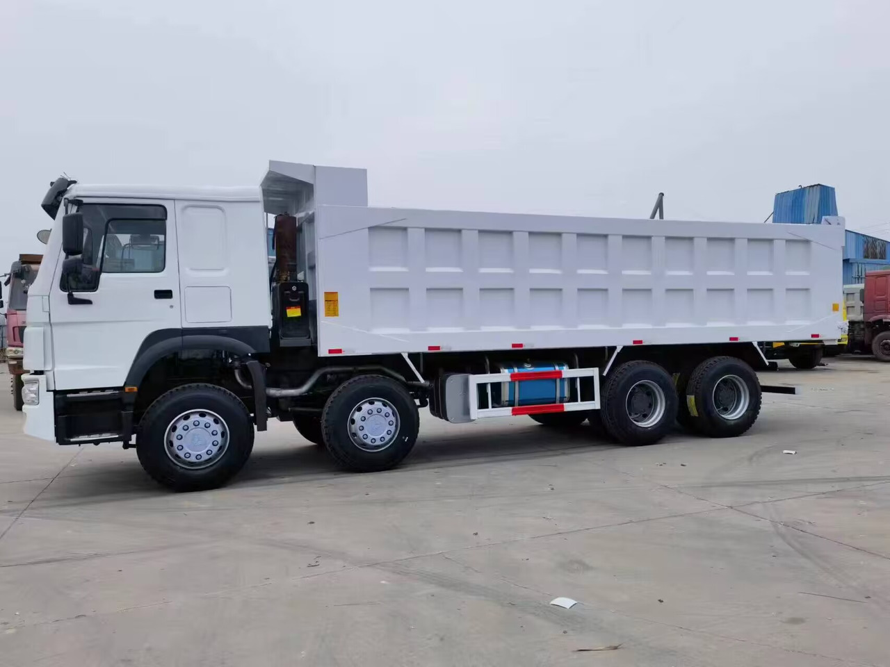 SINOTRUK HOWO 8*4 DUMP TRUCK 371 375 380 400 420 460 HP - Tipper: picture 5 SINOTRUK HOWO 8*4 DUMP TRUCK 371 375 380 400 420 460 HP - Tipper: picture 5
