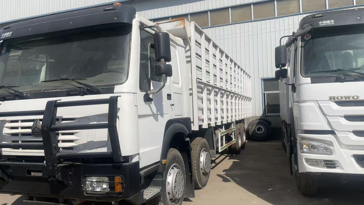 SINOTRUK HOWO 8*4 WITH FENCE 12 WHEELS TIRES 6*4 371 375 380 400 420 HP - Livestock truck: picture 2 SINOTRUK HOWO 8*4 WITH FENCE 12 WHEELS TIRES 6*4 371 375 380 400 420 HP - Livestock truck: picture 2