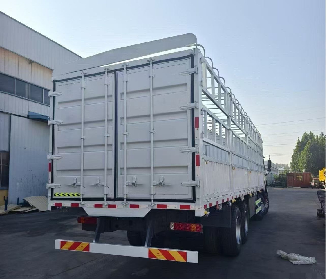 SINOTRUK HOWO 8*4 WITH FENCE 12 WHEELS TIRES 6*4 371 375 380 400 420 HP - Livestock truck: picture 4 SINOTRUK HOWO 8*4 WITH FENCE 12 WHEELS TIRES 6*4 371 375 380 400 420 HP - Livestock truck: picture 4