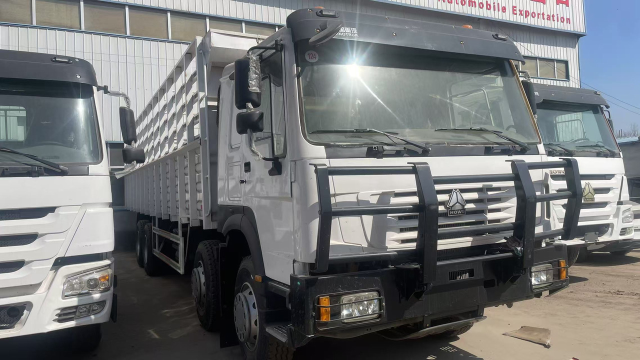 SINOTRUK HOWO 8*4 WITH FENCE 12 WHEELS TIRES 6*4 371 375 380 400 420 HP - Livestock truck: picture 3 SINOTRUK HOWO 8*4 WITH FENCE 12 WHEELS TIRES 6*4 371 375 380 400 420 HP - Livestock truck: picture 3