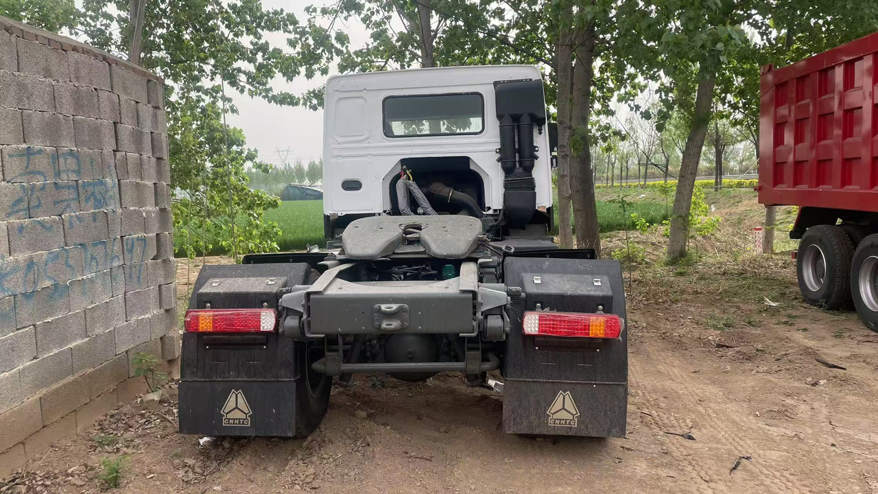 SINOTRUK HOWO 375 4*2 TRACTOR HEAD 371 380 400 420 HP 6*4 8*4 - Tractor unit: picture 2 SINOTRUK HOWO 375 4*2 TRACTOR HEAD 371 380 400 420 HP 6*4 8*4 - Tractor unit: picture 2