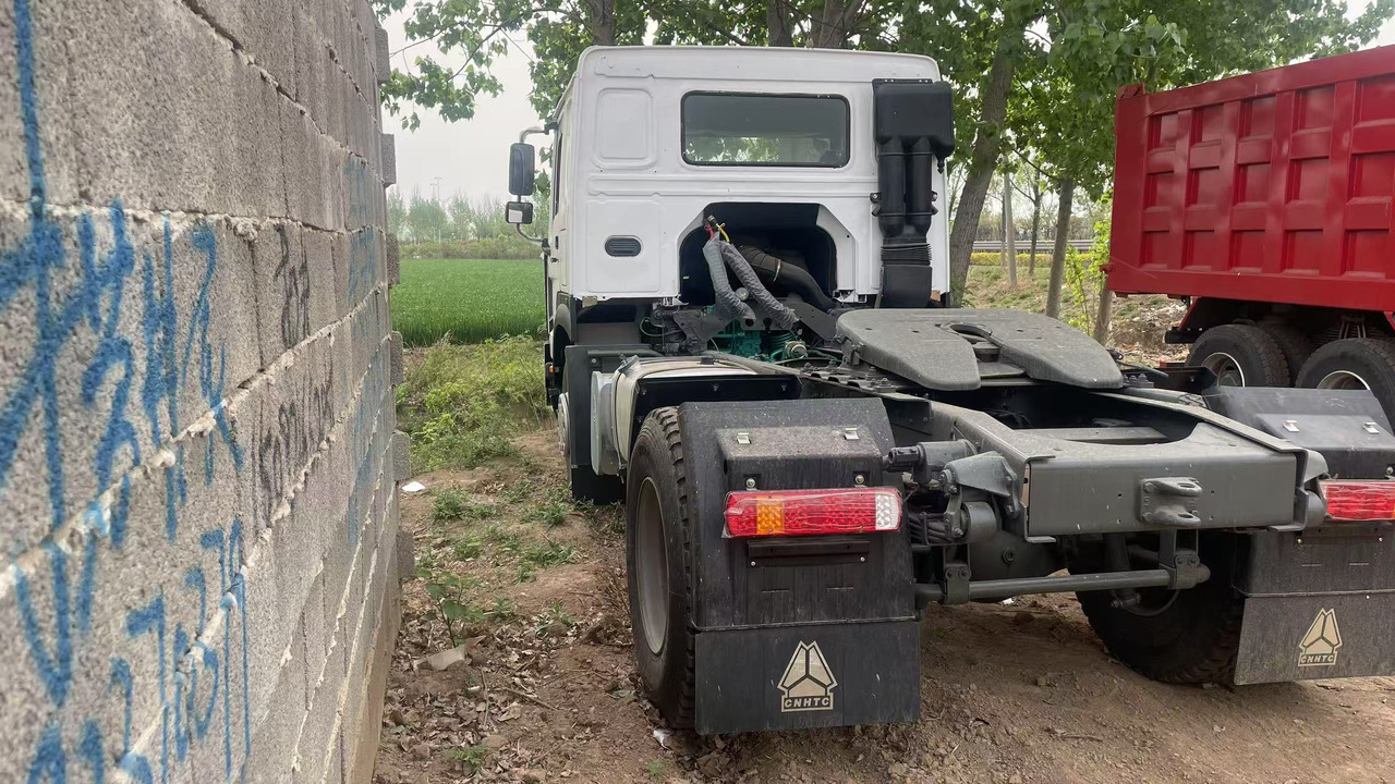SINOTRUK HOWO 4*2 TRACTOR HEAD 371 375 380 400 420 HP - Tractor unit: picture 4 SINOTRUK HOWO 4*2 TRACTOR HEAD 371 375 380 400 420 HP - Tractor unit: picture 4