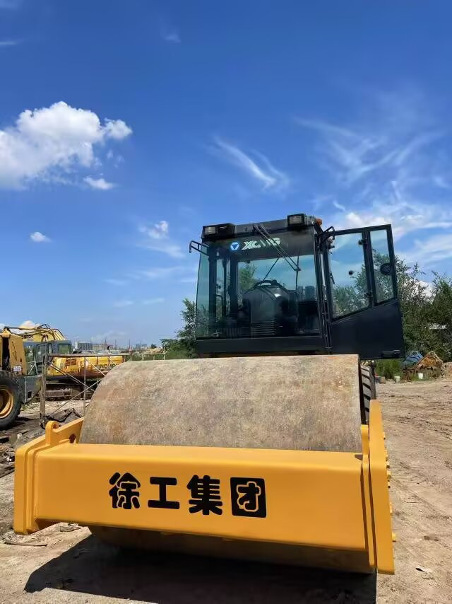 XCMG XS222J XS223J - Wheel loader: picture 5 XCMG XS222J XS223J - Wheel loader: picture 5