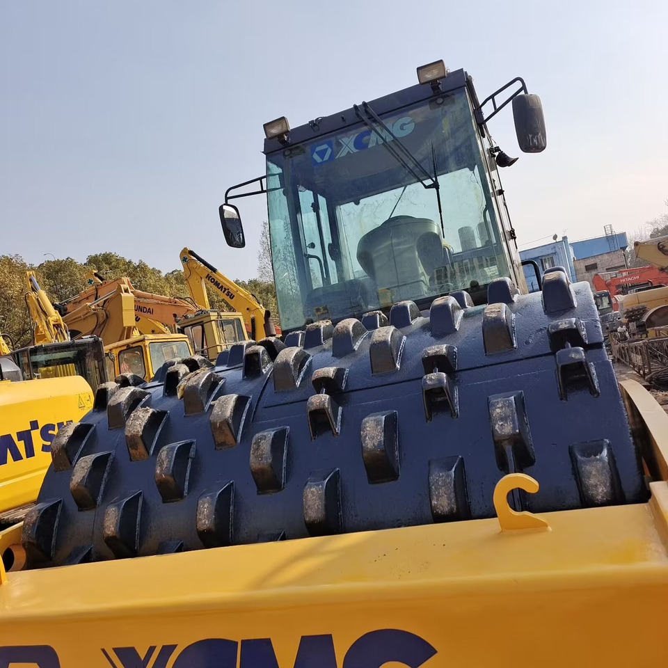 XCMG XS223J WITH SHEEP FOOT PAD - Road roller: picture 1 XCMG XS223J WITH SHEEP FOOT PAD - Road roller: picture 1