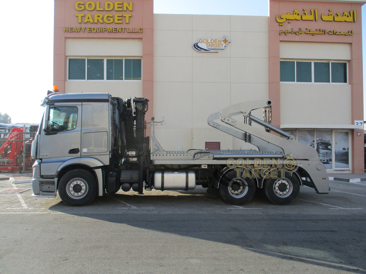 Skip loader truck MERCEDES-BENZ 2642 6×2 DOUBLE SKIP LOADER with HIAB Crane: picture 6