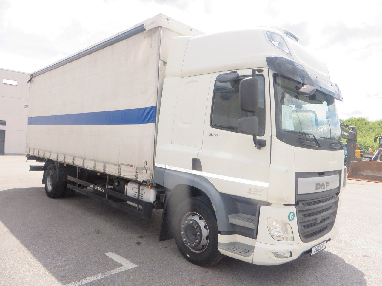DAF CF320 4x2 18T Curtainside 7.70m - Curtain side truck: picture 2 DAF CF320 4x2 18T Curtainside 7.70m - Curtain side truck: picture 2