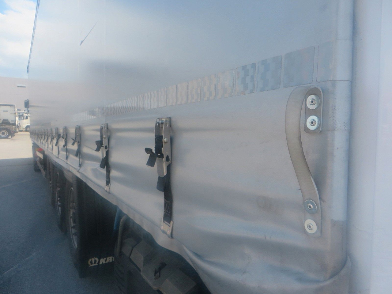 Krone TILT SEMITRAILER 2015 - Curtainsider semi-trailer: picture 5 Krone TILT SEMITRAILER 2015 - Curtainsider semi-trailer: picture 5