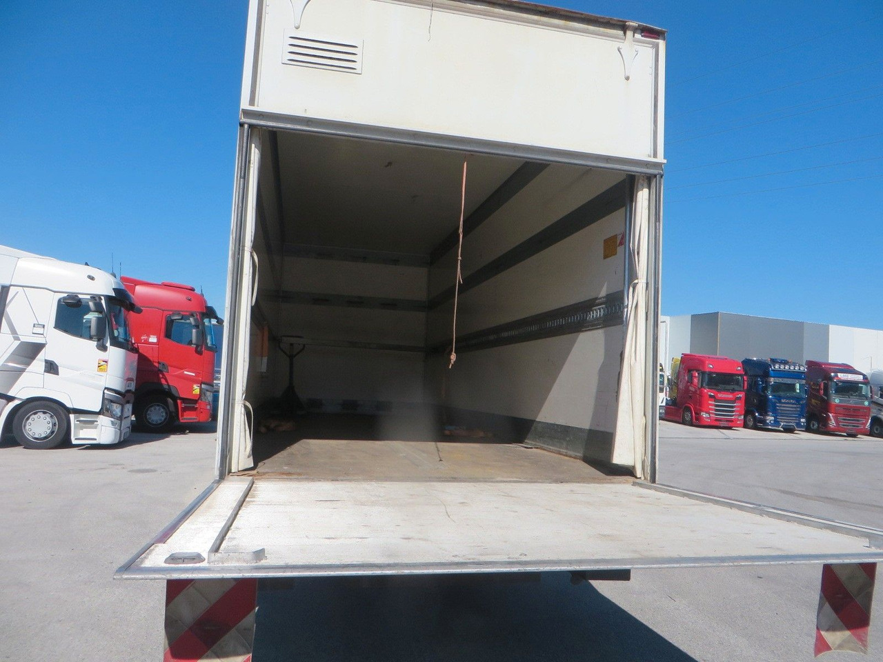 Mercedes-Benz Atego 1024 Box body with tail lift - Box truck: picture 5 Mercedes-Benz Atego 1024 Box body with tail lift - Box truck: picture 5