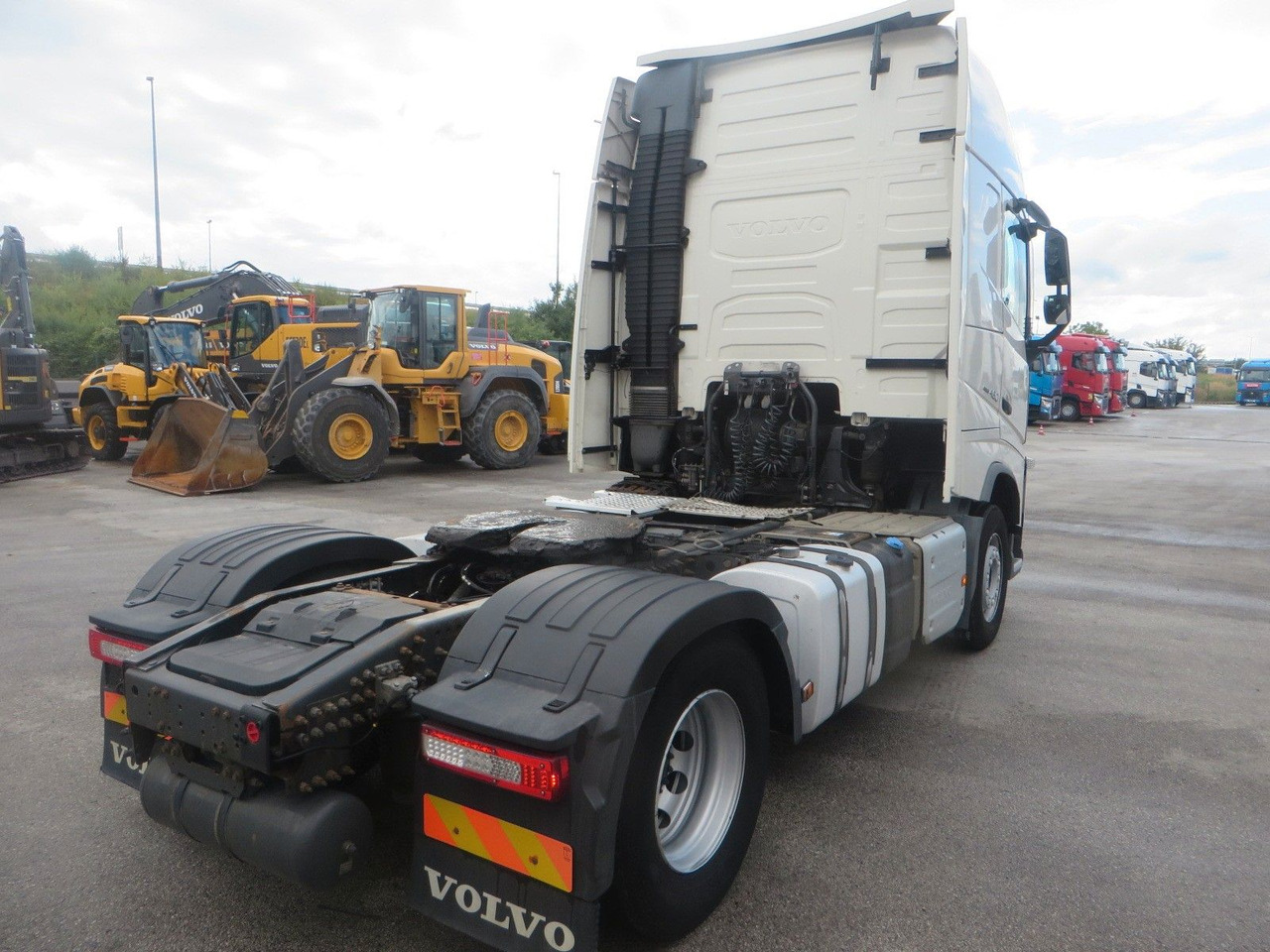 Volvo FH460 4x2Tractor XL - Tractor unit: picture 3 Volvo FH460 4x2Tractor XL - Tractor unit: picture 3