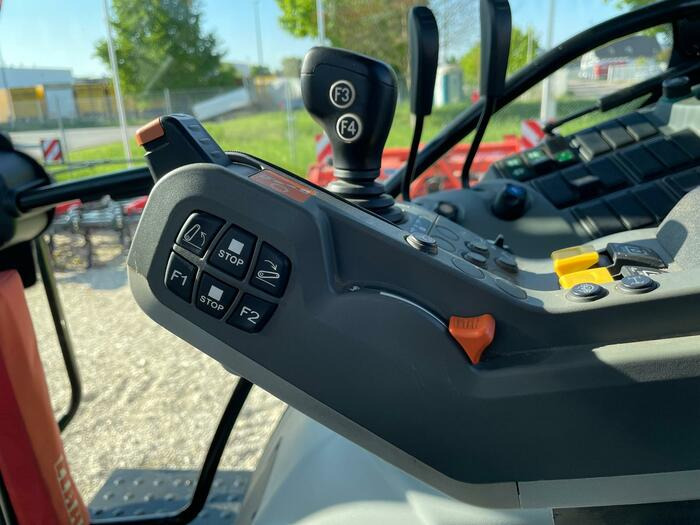 Claas Arion 510 - Farm tractor: picture 2 Claas Arion 510 - Farm tractor: picture 2