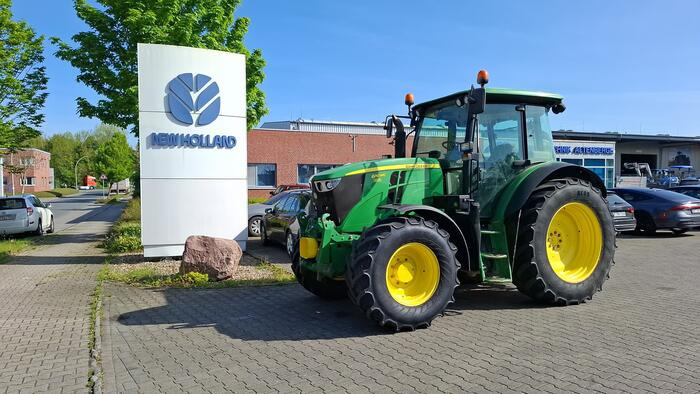 John Deere 6110 MC - Farm tractor: picture 1 John Deere 6110 MC - Farm tractor: picture 1