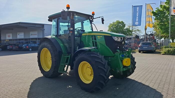 John Deere 6110 MC - Farm tractor: picture 2 John Deere 6110 MC - Farm tractor: picture 2