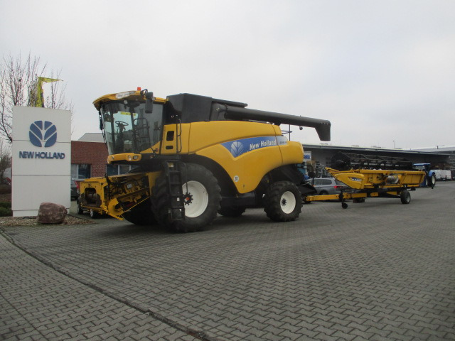 New Holland CR 9060 Elevation - Combine harvester: picture 3 New Holland CR 9060 Elevation - Combine harvester: picture 3