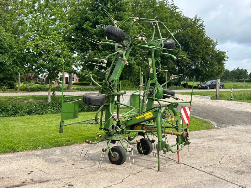 Krone KW 6.40 schudder schuilstelling hooibouw 6 elements - Tedder/ Rake: picture 1 Krone KW 6.40 schudder schuilstelling hooibouw 6 elements - Tedder/ Rake: picture 1