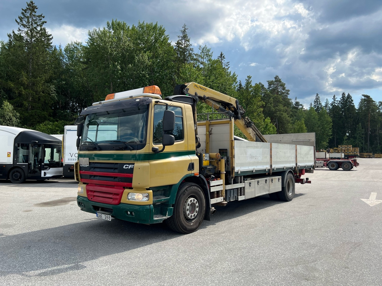 Dropside/ Flatbed truck, Crane truck Kranbil DAF CF FA 75310U -2013 | Bakgavellyft | Palfinger | Nybesiktigad: picture 1